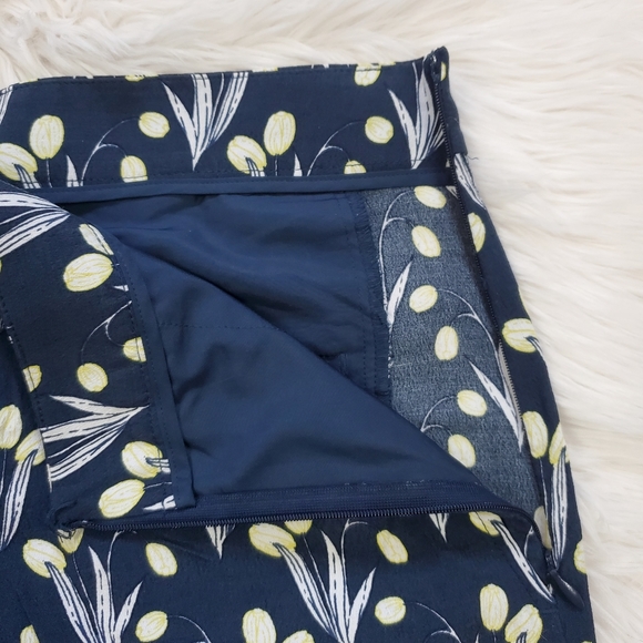 LOFT Valley Floral High Waist Shorts - Picture 5 of 12